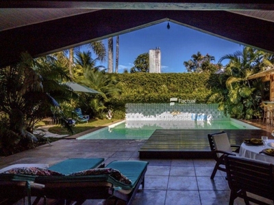 Casa paradisíaca a 40m da praia de pernambuco, Guarujá. Com piscina!