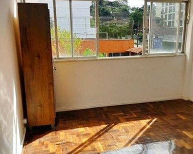 Conjugado em Taumaturgo reformado, rua nobre e residencial