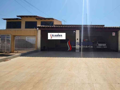 Casa com 3 quartos à venda no bairro Taguatinga Norte, 360m²