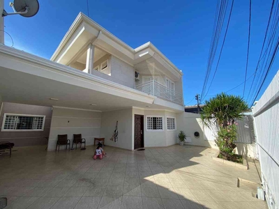 Casa em Condomínio com 4 quartos à venda no bairro Guará II, 282m²