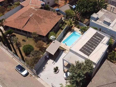 Casa em Condomínio com 4 quartos à venda no bairro Guará II, 450m²