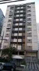 Apartamento 02 Dormitorios sendo 1 suite + dep de empregada apenas 2 quadras da praia em Santos .