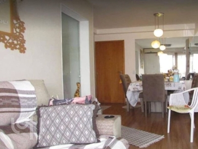 Apartamento à venda em Taquara com 52 m², 2 quartos, 1 suíte, 1 vaga