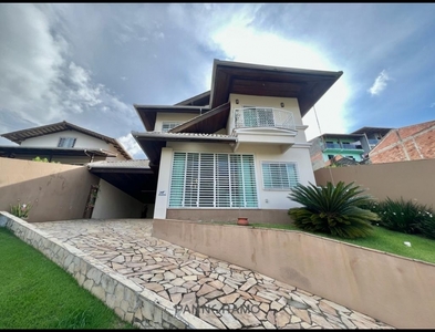 Casa no Bairro Velha em Blumenau com 3 Dormitórios (1 suíte) e 190 m²