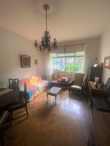 Apartamento com dois quartos à venda, sendo térreo na rua Antônio Bicudo - Excelente regiã