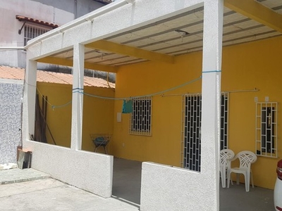 Casa para venda possui 240 metros quadrados com 3 quartos em Centro - Camaçari - Bahia