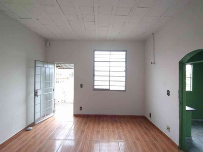 Casa com 1 quarto para alugar no bairro Ermelinda, 100m²