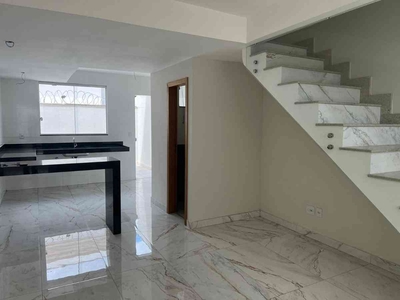 Casa com 2 quartos à venda no bairro Santa Mônica, 79m²