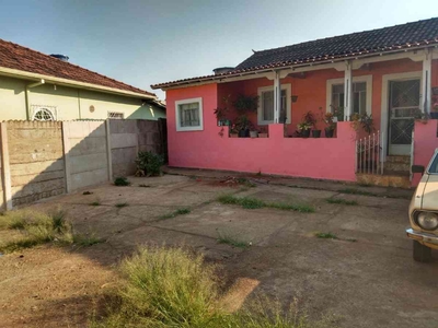 Casa com 3 quartos à venda no bairro Centro, 360m²