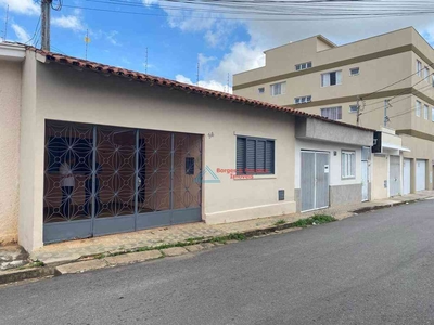 Casa com 3 quartos à venda no bairro Vila Santa Cruz, 171m²
