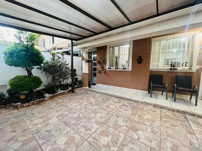 Casa com 4 quartos à venda no bairro Santa Teresa, 150m²