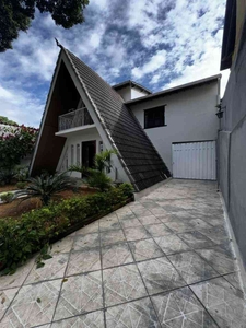 Casa com 4 quartos para alugar no bairro Conjunto Minascaixa, 360m²