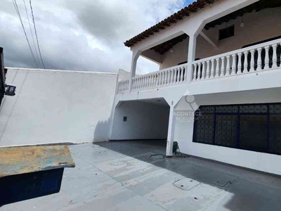 Casa para alugar no bairro Guará II, 350m²