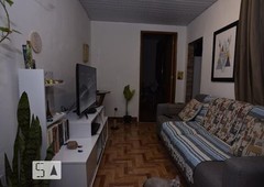 APARTAMENTO no 2º andar com 2 dormitórios e 1 garagem