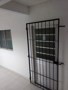 Alugo apartamento 450,00