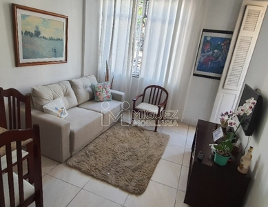 Apartamento à venda por R$ 380.000