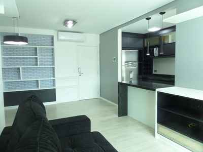 Apartamento em São Francisco, Curitiba/PR de 76m² 2 quartos à venda por R$ 649.000,00