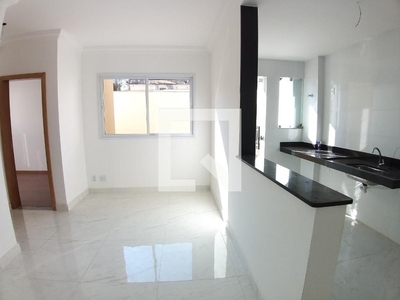 APARTAMENTO no 1º andar com 2 dormitórios e 1 garagem