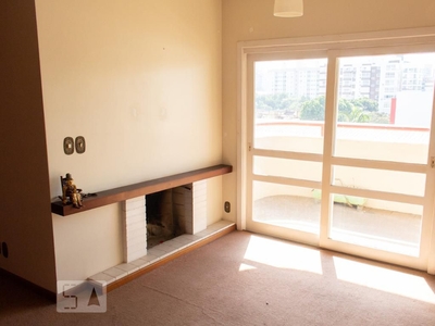 APARTAMENTO no 5º andar com 2 dormitórios e 2 garagens