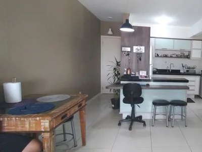 Apto em andar alto, bem localizado, com 2 quartos (suite), sala/cozinha, banheiro social