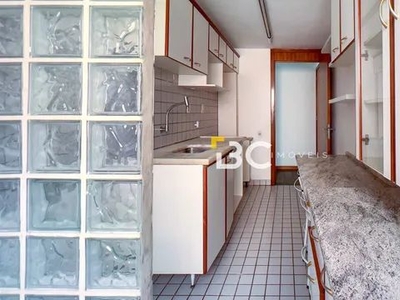 BC Imóveis aluga excelente apartamento semimobiliado de 3 dormitórios e vista para o pôr-d