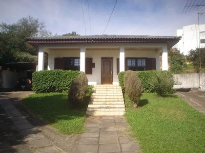 Casa 2d ampla e bem localizada em Viamão