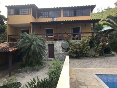 Casa à venda por R$ 850.000