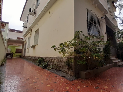 Casa em Pe Pequeno, Niterói/RJ de 130m² 8 quartos à venda por R$ 849.000,00