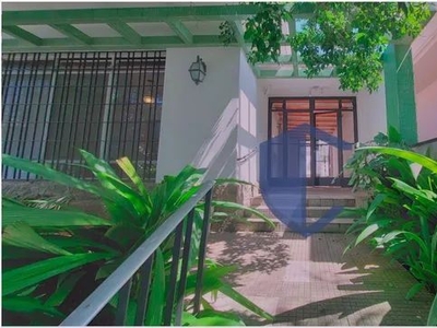 Casa para alugar em Pacaembu de 231.00m² com 3 Quartos, 1 Suite e 2 Garagens