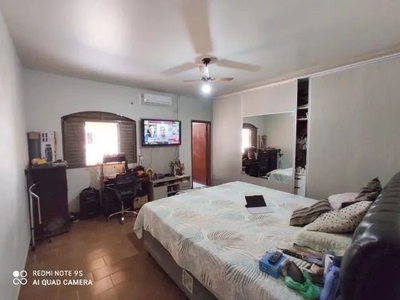 Casa para aluguel, 3 quartos, 1 suíte, 4 vagas, Santa Mônica - Uberlândia/MG