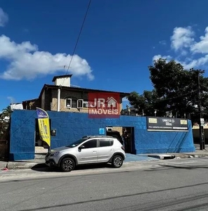 Casa para venda possui 400 metros quadrados com 9 quartos em Candeias - Jaboatão dos Guara