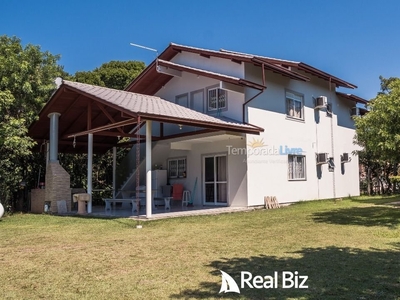 Linda casa para férias com 1 dormitório na Praia de Palmas/SC!