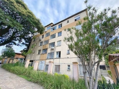 Apartamento de 01 dormitório, nao ficam móveis, com living, cozinha grande separada com área de serviço espaçosa, banheiro social com box, 01 vaga de garagem , próximo ao bourbon shopping teresópolis.