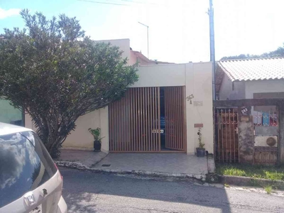 Casa com 2 quartos à venda no bairro Santa Fé, 150m²