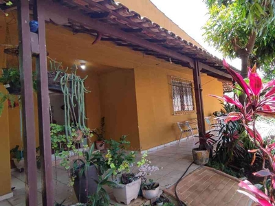 Casa com 3 quartos à venda no bairro Coqueiros, 338m²