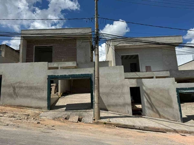 Casa com 3 quartos à venda no bairro Guarujá