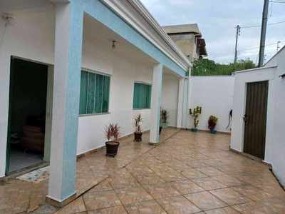 Casa com 3 quartos à venda no bairro Jardim Brasília, 360m²