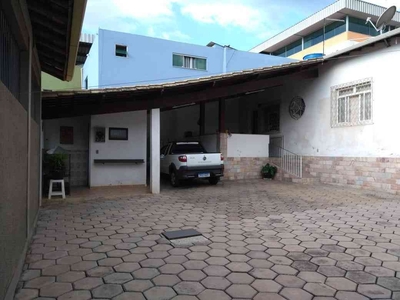 Casa com 3 quartos à venda no bairro Jardim Laguna, 360m²