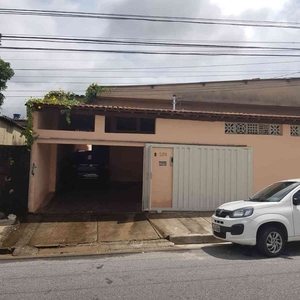 Casa com 3 quartos à venda no bairro Nossa Senhora das Graças, 360m²