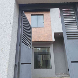 Casa com 3 quartos à venda no bairro Parque Xangri-lá, 179m²