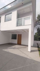 Casa com 3 quartos à venda no bairro Santa Amélia, 145m²