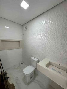 Casa com 3 quartos à venda no bairro Veneza, 160m²