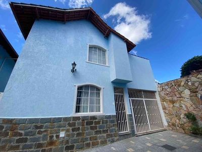 Casa com 3 quartos à venda no bairro Vila Clóris, 97m²