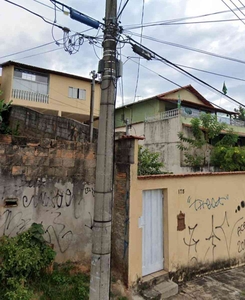 Casa com 4 quartos à venda no bairro Glória, 360m²