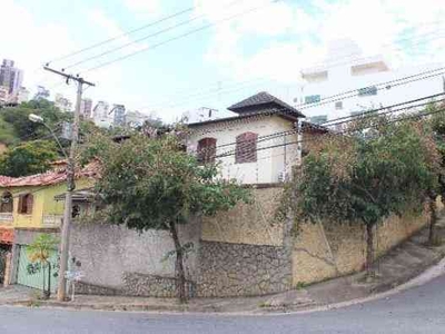 Casa com 4 quartos à venda no bairro Ouro Preto, 300m²