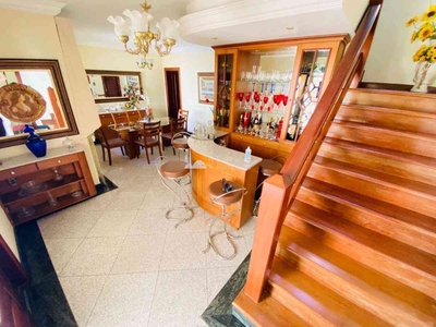 Casa com 4 quartos à venda no bairro Santa Branca, 360m²