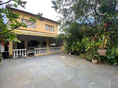 Casa com 5 quartos à venda no bairro Santa Amélia, 360m²