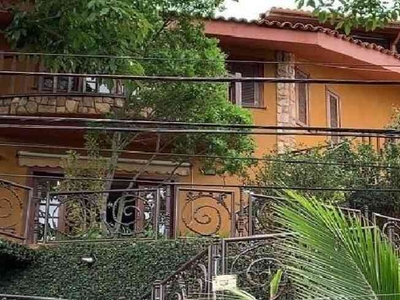 Casa com 5 quartos à venda no bairro Santa Lúcia, 600m²