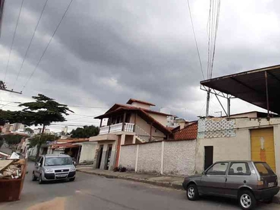 Galpão à venda no bairro Ouro Preto, 300m²