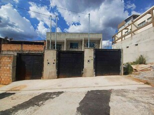 Casa com 2 quartos à venda no bairro Palmeiras, 66m²
